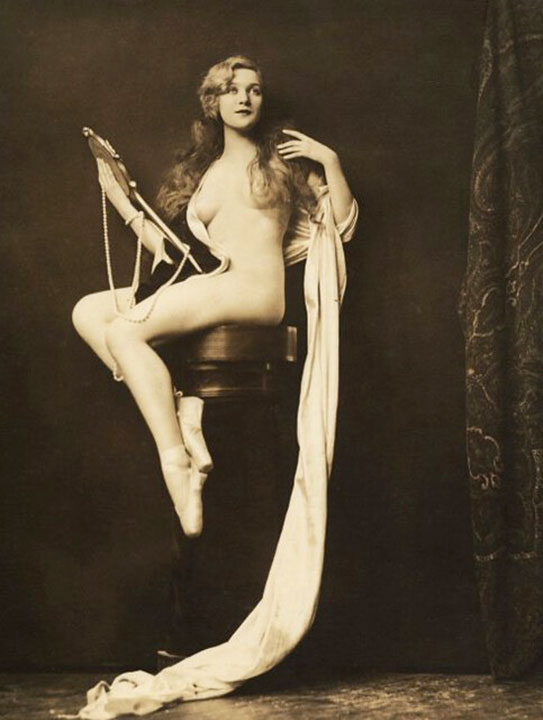 Alfred Cheney Johnston_1927_Ziegfeld Follies Girls_Jean Ackerman (mirror).jpg